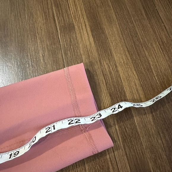 Lululemon Wunder Train High-Rise Crop 23"
Brier Rose
W6BNFS
Size 4
Like new - Picture 6 of 8